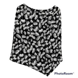 Apostrophe Stretch Size Small Black, And White Skirt